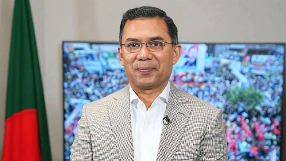 উত্তরায় তারেক রহমানের সাক্ষাৎকার দেখতে জনতার ঢল
