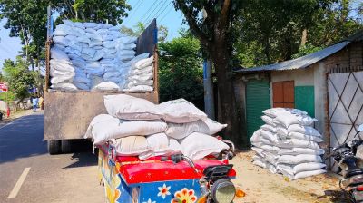 লালমনিরহাটে ট্রাক বোঝাই ৪১৬ বস্তা সার জব্দ 