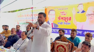 উত্তরখানে দুর্গাপূজায় হিন্দু সম্প্রদায়ের পাশে এম কফিল উদ্দিন আহমেদ