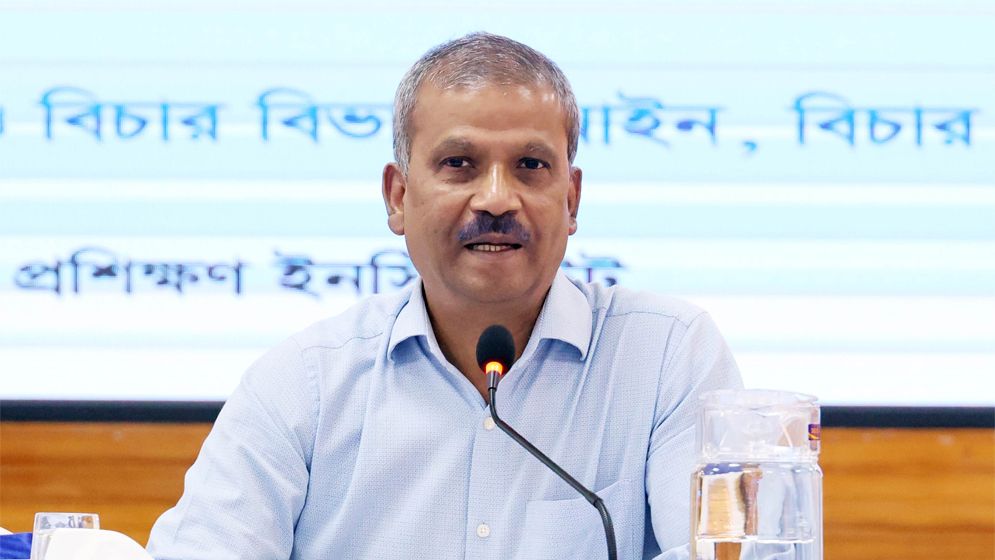 ৫ বছরে মামলা অর্ধেকে নামবে: আসিফ নজরুল