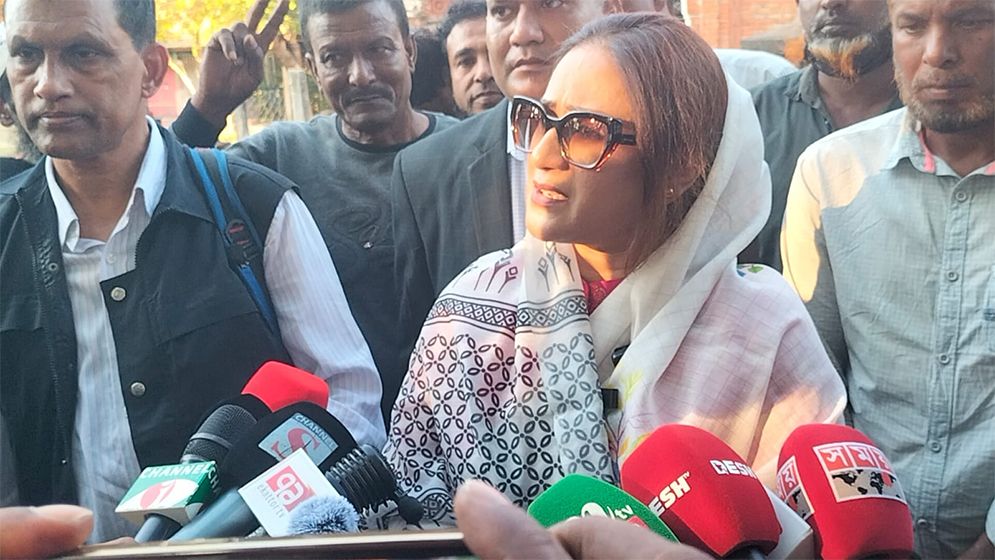 হাওরে গণসংযোগে ভালোবাসায় ভাসলেন কাজী রেহা কবির সিগমা