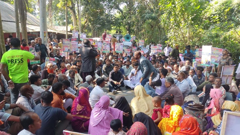 মাগুরা-২ আসনে মনোনয়ন পরিবর্তনের দাবিতে সড়ক অবরোধ