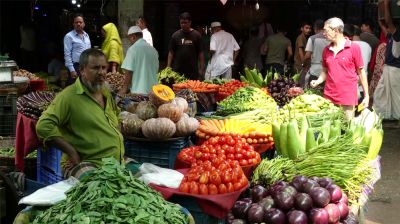 সবজিতে ফের অস্বস্তি, ঝাঁজ বহাল পেঁয়াজের 