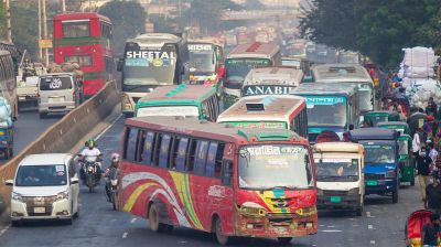 ঢাকার সড়কে সবাই রাজা