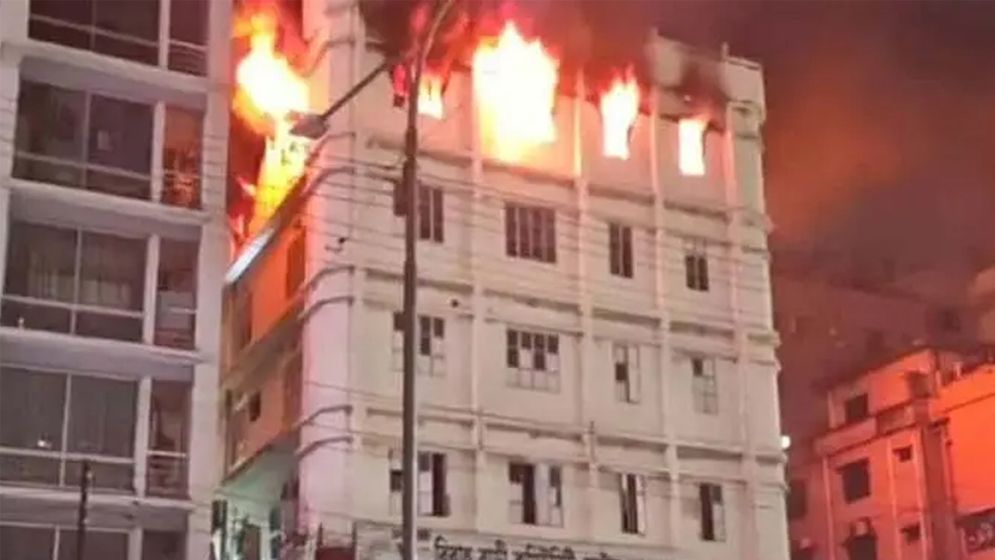 আগুন ঝুঁকিতে রাজধানী, প্রস্তুতি-নজরদারী সীমিত 