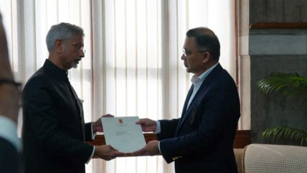 তারেক রহমানের কাছে ভারতের শোকবার্তা হস্তান্তর করলেন জয়শঙ্কর