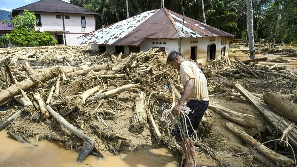 মৃত্যু প্রায় ১ হাজার ৮০০, লাখো মানুষ বাস্তুচ্যুত
