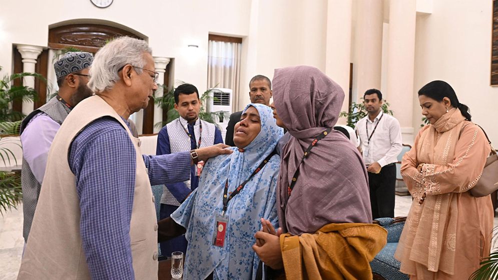 হাদির পরিবারের সঙ্গে প্রধান উপদেষ্টার সাক্ষাৎ, সর্বোত্তম চিকিৎসার আশ্বাস
