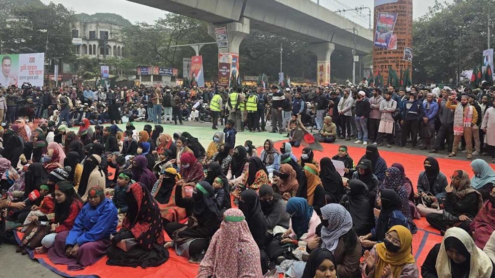 হাদি হত্যার বিচার দাবিতে টানা চতুর্থ দিন শাহবাগ অবরোধ