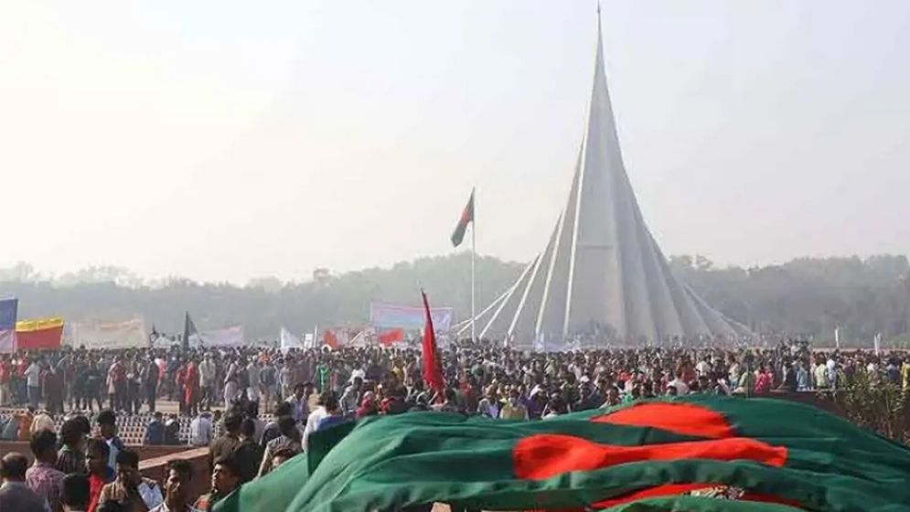 জাতীয় স্মৃতিসৌধে সর্বস্তরের মানুষের শ্রদ্ধা