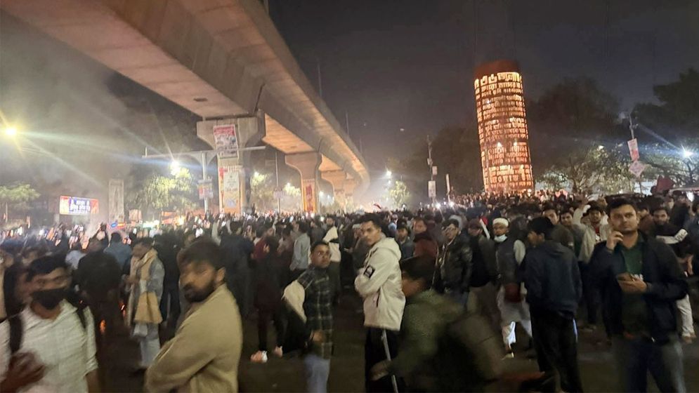 আন্দোলনে উত্তাল শাহবাগ