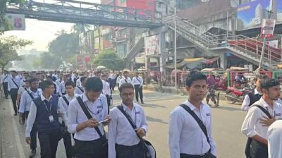 সায়েন্সল্যাব মোড় অবরোধ ঢাকা কলেজের শিক্ষার্থীদের