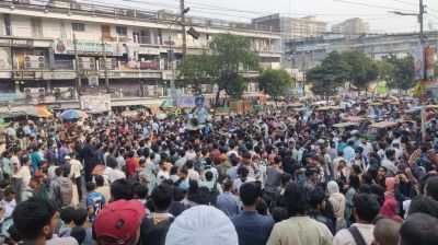 সাত কলেজ শিক্ষার্থীদের সড়ক অবরোধ, তীব্র যানজট 