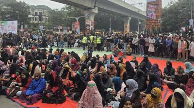 হাদি হত্যার বিচার দাবিতে টানা চতুর্থ দিন শাহবাগ অবরোধ