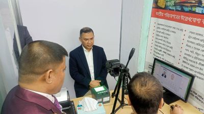 এনআইডি নিবন্ধনে আঙুলের ছাপ ও আইরিশ দিলেন তারেক রহমান