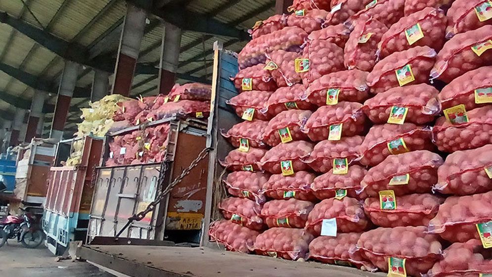 সীমিত আকারে পেঁয়াজ আমদানির অনুমতি দেয়া হবে