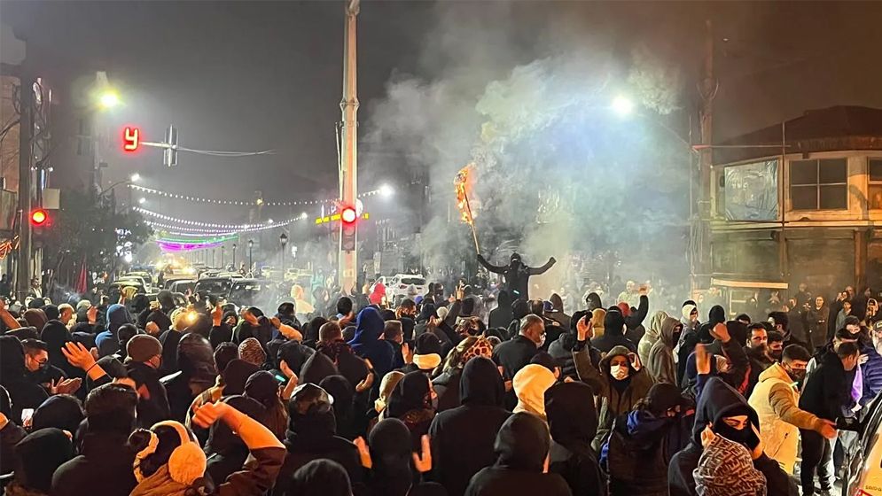 ইরানে নজিরবিহীন বিক্ষোভ, বিশ্ব থেকে বিচ্ছিন্ন