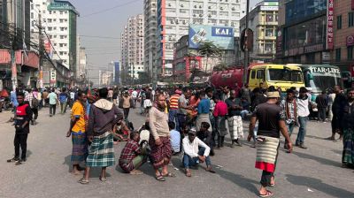 বাড্ডায় ব্যাটারিচালিত রিকশাচালকদের অবরোধ
