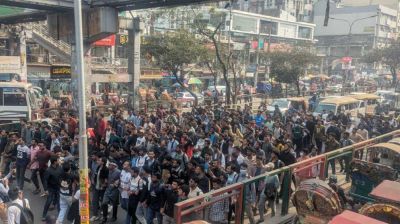 অধ্যাদেশ জারির দাবিতে সায়েন্সল্যাব অবরোধে সাত কলেজের শিক্ষার্থীরা