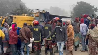 রাজশাহীতে ট্রাক উল্টে ৪ জন নিহত