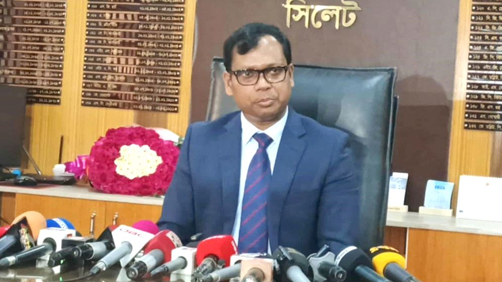 সিলেটের ডিসি সারোয়ারকে শোকজ