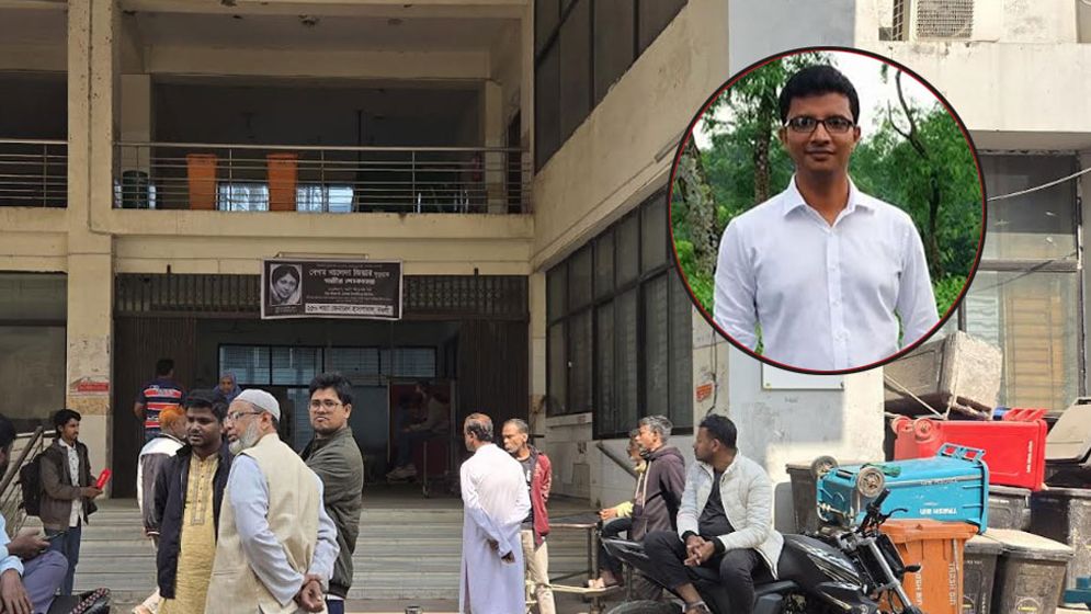 নওগাঁয় হাসপাতালের সামনেই রাজস্ব কর্মকর্তার ক্ষতবিক্ষত মরদেহ