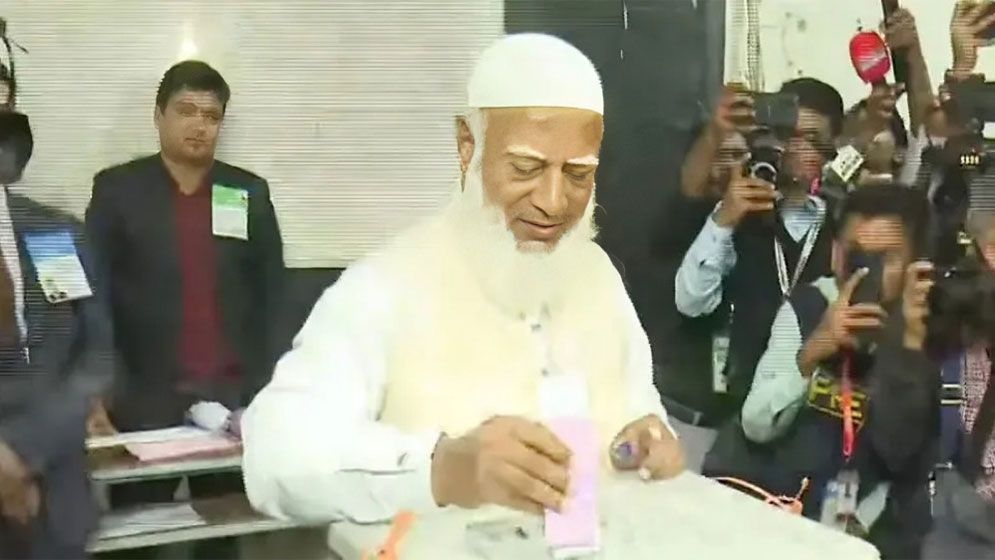 ভোট দিলেন জামায়াত আমির ডা. শফিকুর রহমান
