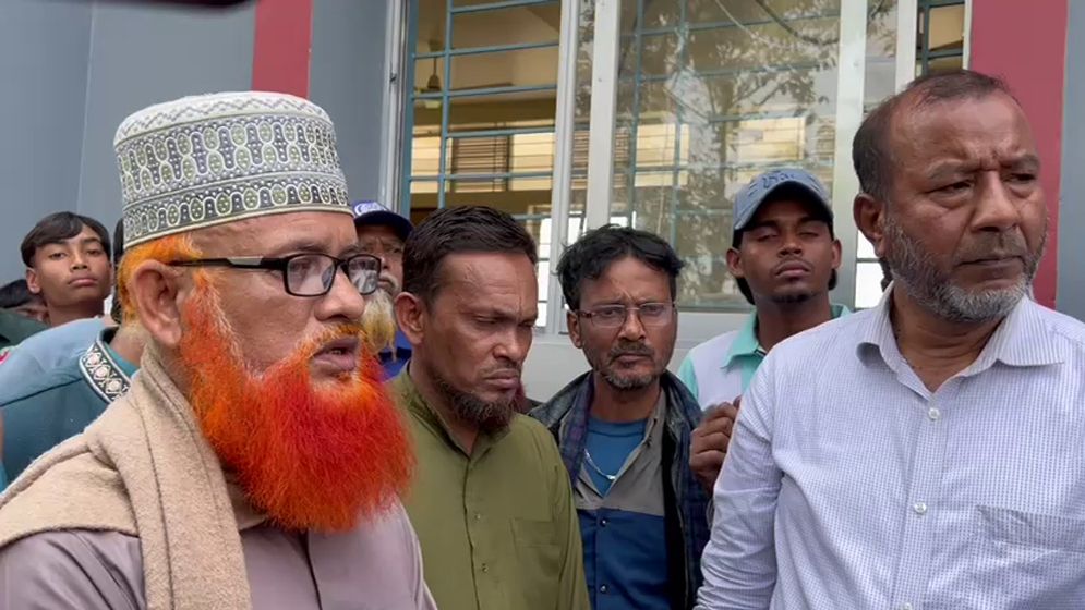 এবার কুমিল্লায় টাকাসহ জামায়াত নেতাকে পুলিশে সোপর্দ