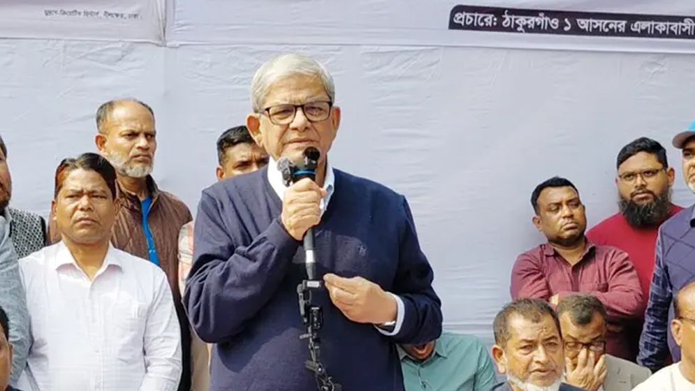 একটি গোষ্ঠী একাত্তরের চেতনাকে পেছনে ফেলতে চায়