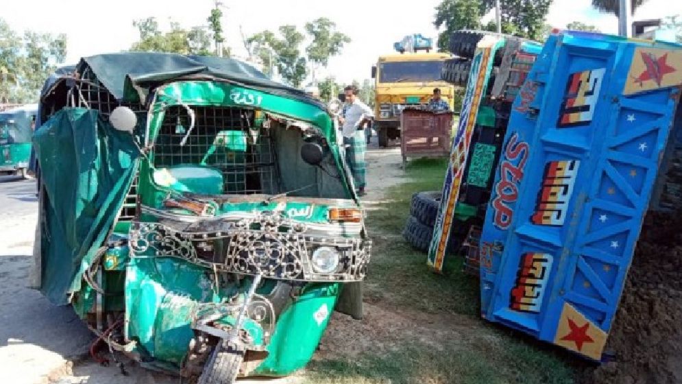 পিকআপ-অটোরিকশা সংঘর্ষে হতাহত ৮
