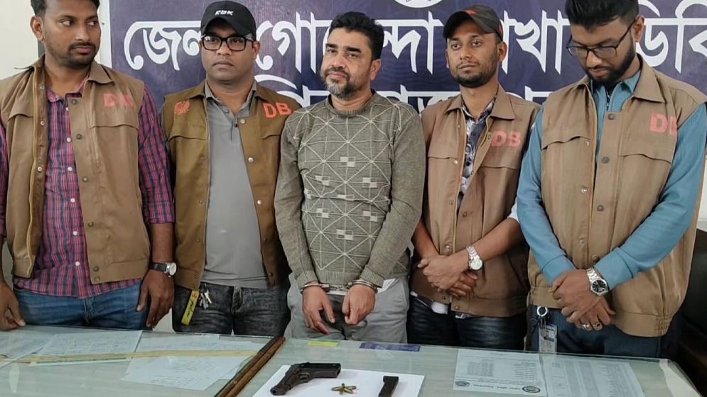 বিদেশি পিস্তলসহ গ্রেপ্তার ১