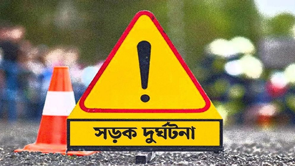 বেপরোয়া ট্রাক কেড়ে নিল দুই বন্ধুর প্রাণ