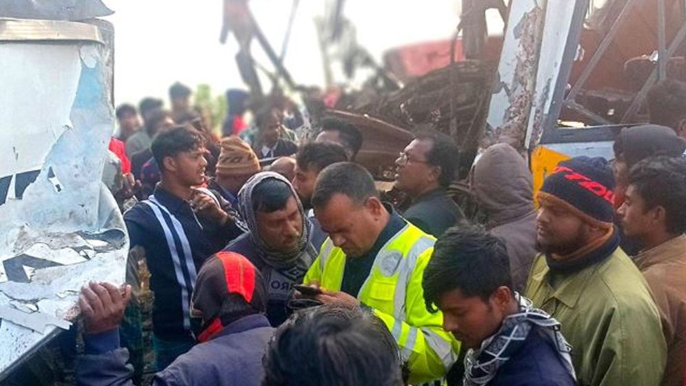 পাবনা ও রাজশাহীতে পৃথক সড়ক দুর্ঘটনায় নিহত ৬