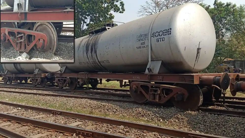 চাঁপাইনবাবগঞ্জে তেলবাহী ট্রেন লাইনচ্যুত