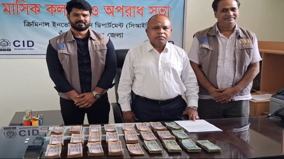  চাঁপাইনবাবগঞ্জে ২১ লাখ টাকাসহ সাইবার প্রতারণা চক্রের দুই সদস্য আটক