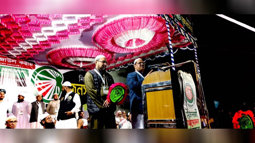 ক্ষমতায় যাওয়ার জন্য নানা প্রলোভন দেখানো হচ্ছে: চরমোনাই পীর