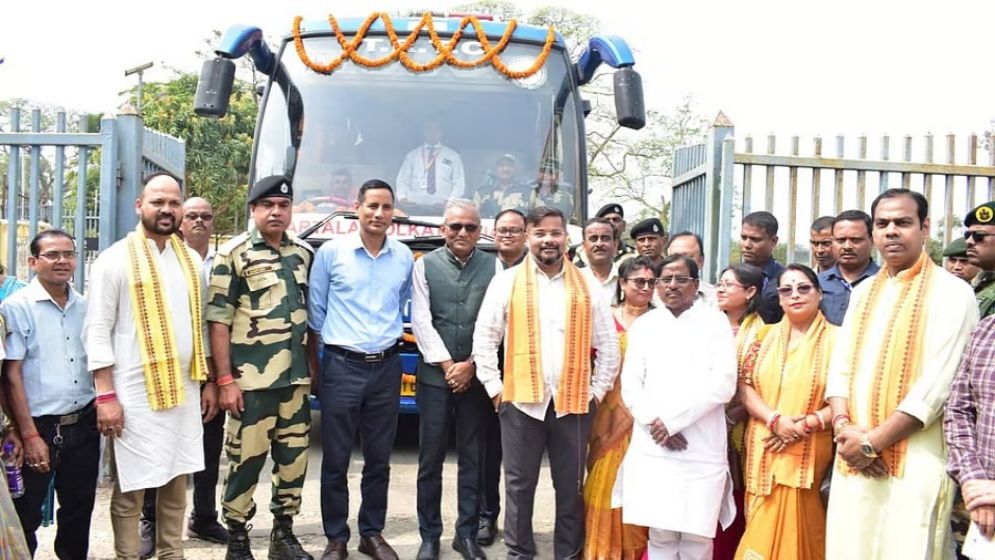 ১৭ মাস পর কলকাতা-ঢাকা-আগরতলা রুটে বাস চললো