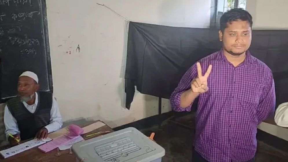 ভোট দিয়েছেন হাসনাত আবদুল্লাহ  