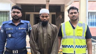 নারীর নামে ভুয়া ফেসবুক আইডি খুলে প্রতারণা, আরবি শিক্ষক গ্রেপ্তার