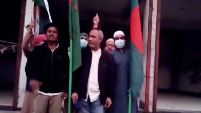 নওগাঁয় আ’লীগ কার্যালয়ে পতাকা উত্তোলন