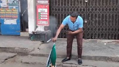 আওয়ামী লীগের ব্যানার পুড়িয়ে বৈছাআর বিক্ষোভ