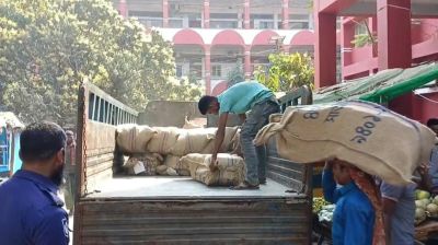 ব্যালট পেপার পৌঁছেছে সাতক্ষীরায় 