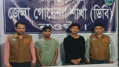নওগাঁয় ২ ছিনতাইকারী আটক