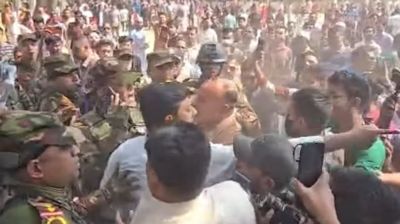 আব্বাসের কর্মীদের তোপের মুখে নাসীরুদ্দীন:  উদ্ধার করল সেনাবাহিনী
