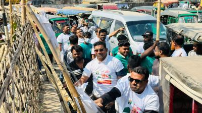 সোনারগাঁওয়ে ব্যানার ফেস্টুন অপসারণ করলো বিএনপি নেতাকর্মীরা