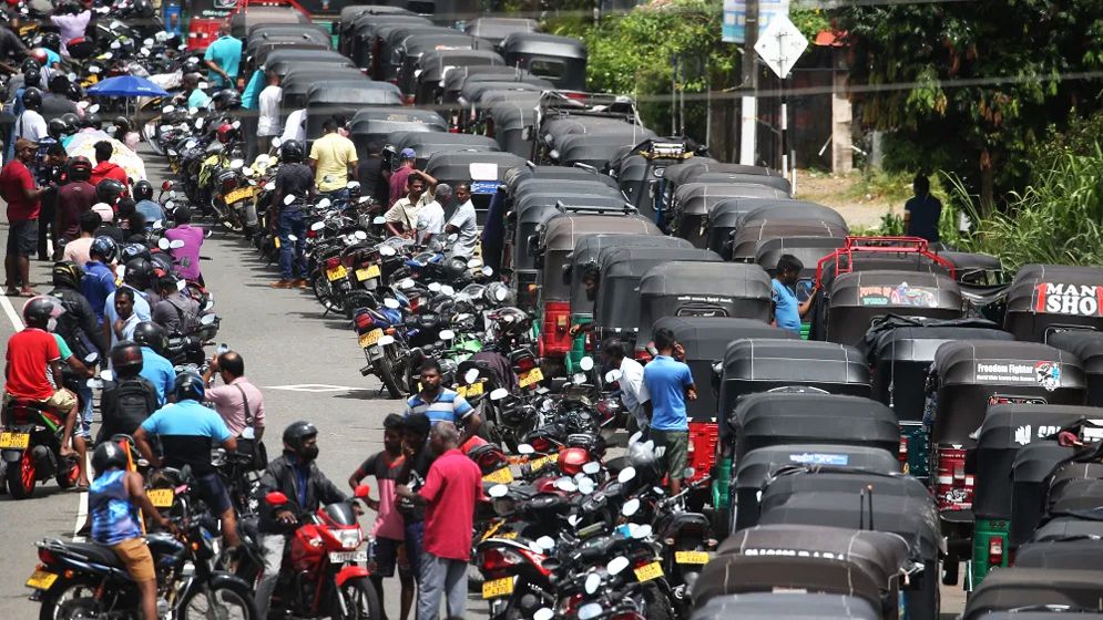 জ্বালানি বাঁচাতে সাপ্তাহিক ছুটি ৩ দিন করেছে শ্রীলঙ্কা