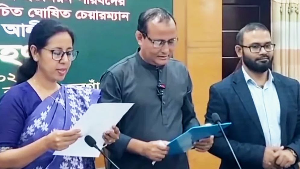চার বছর পর শপথ নিলেন ইউপি চেয়ারম্যান