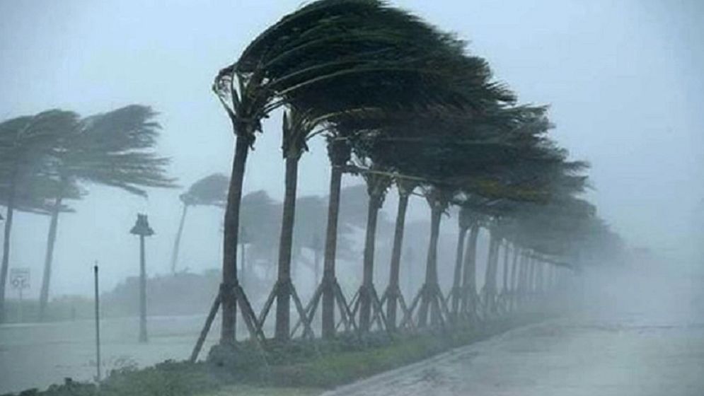 কালবৈশাখীর তাণ্ডবে নৌকাচাপায় মাঝির মৃত্যু, যুবক নিখোঁজ
