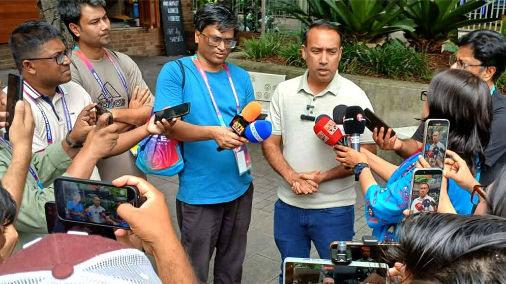 বাফুফে সভাপতিকে অস্ট্রেলিয়ায় ঋতুপর্ণার অনুরোধ