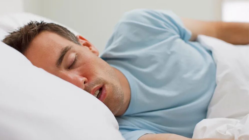 ঘুমের মধ্যে বালিশে লালা পড়া হতে পারে রোগের লক্ষণ